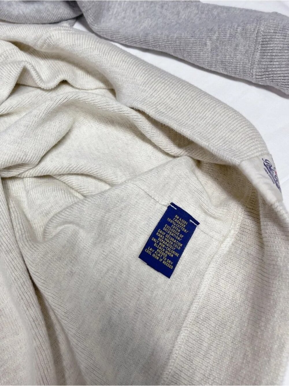 Polo Ralph Lauren Men’s Cream & Light Gray Raglan Sleeve Design Pullover Sweater - Picture 9 of 10